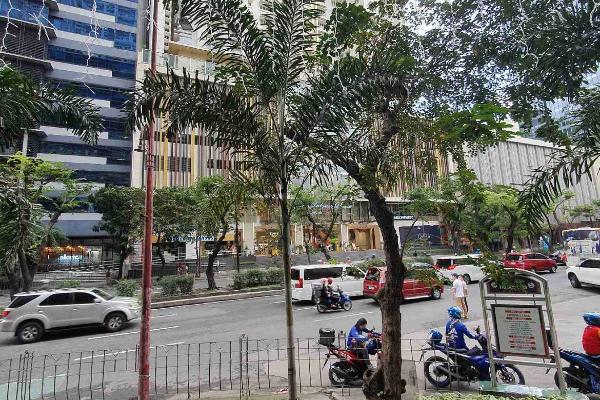 1 Bedroom Condo for Sale in 100 West, Pio Del Pilar, Makati City