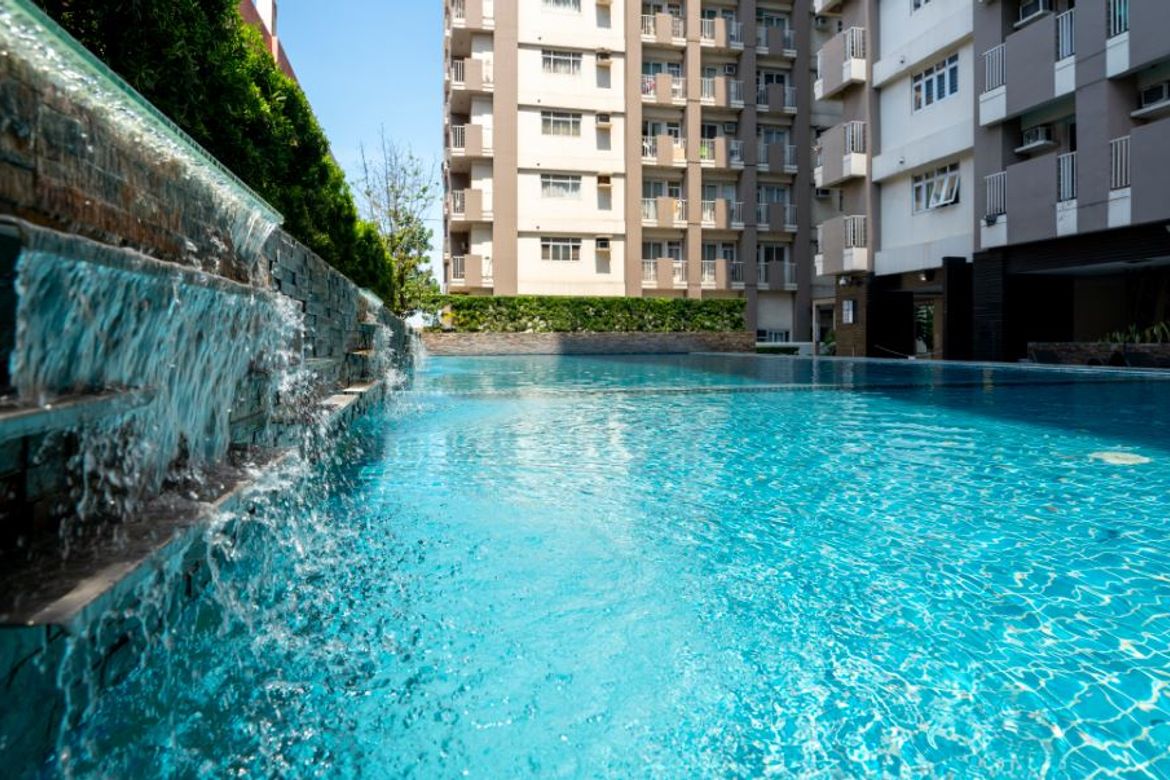 1 Bedroom Condo for Sale in Laureano di Trevi Tower, Pio Del Pilar, Makati City near MRT-3 Magallanes