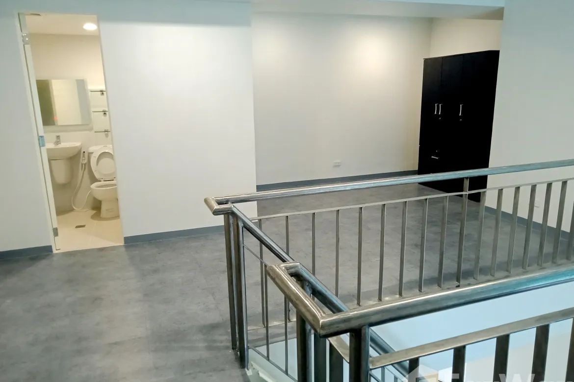 1 Bedroom Condo for Sale in Melbourne Residences, Urdaneta, Makati City near MRT-3 Ayala – photo 4