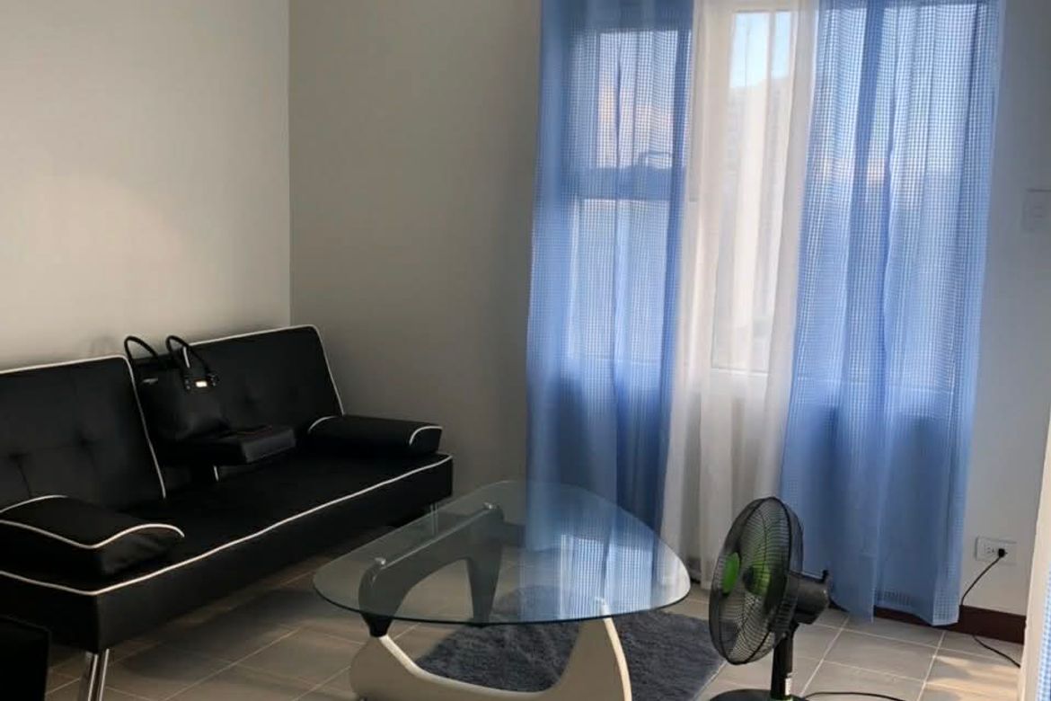 1 Bedroom Condo for Sale in Paseo De Roces, Pio Del Pilar, Makati City