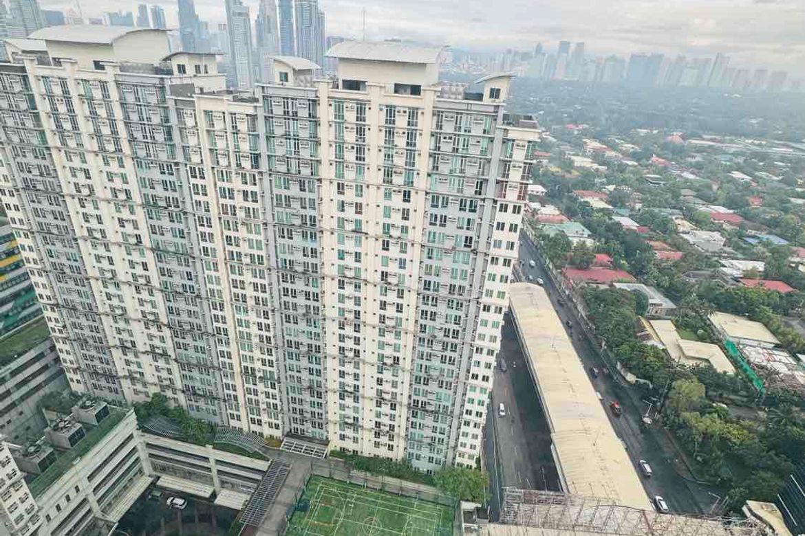 1 Bedroom Condo for Sale in San Lorenzo Place, Bangkal, Makati City near MRT-3 Magallanes