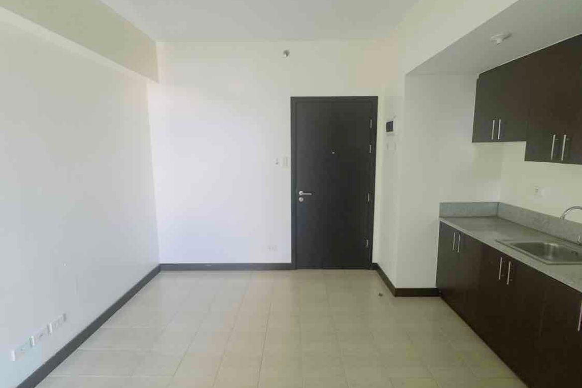 1 Bedroom Condo for Sale in San Lorenzo Place, Bangkal, Makati City near MRT-3 Magallanes – photo 2