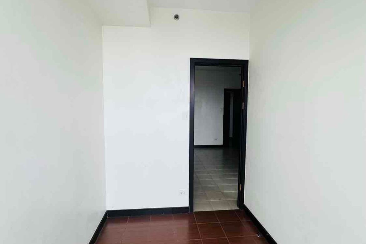 1 Bedroom Condo for Sale in San Lorenzo Place, Bangkal, Makati City near MRT-3 Magallanes – photo 3