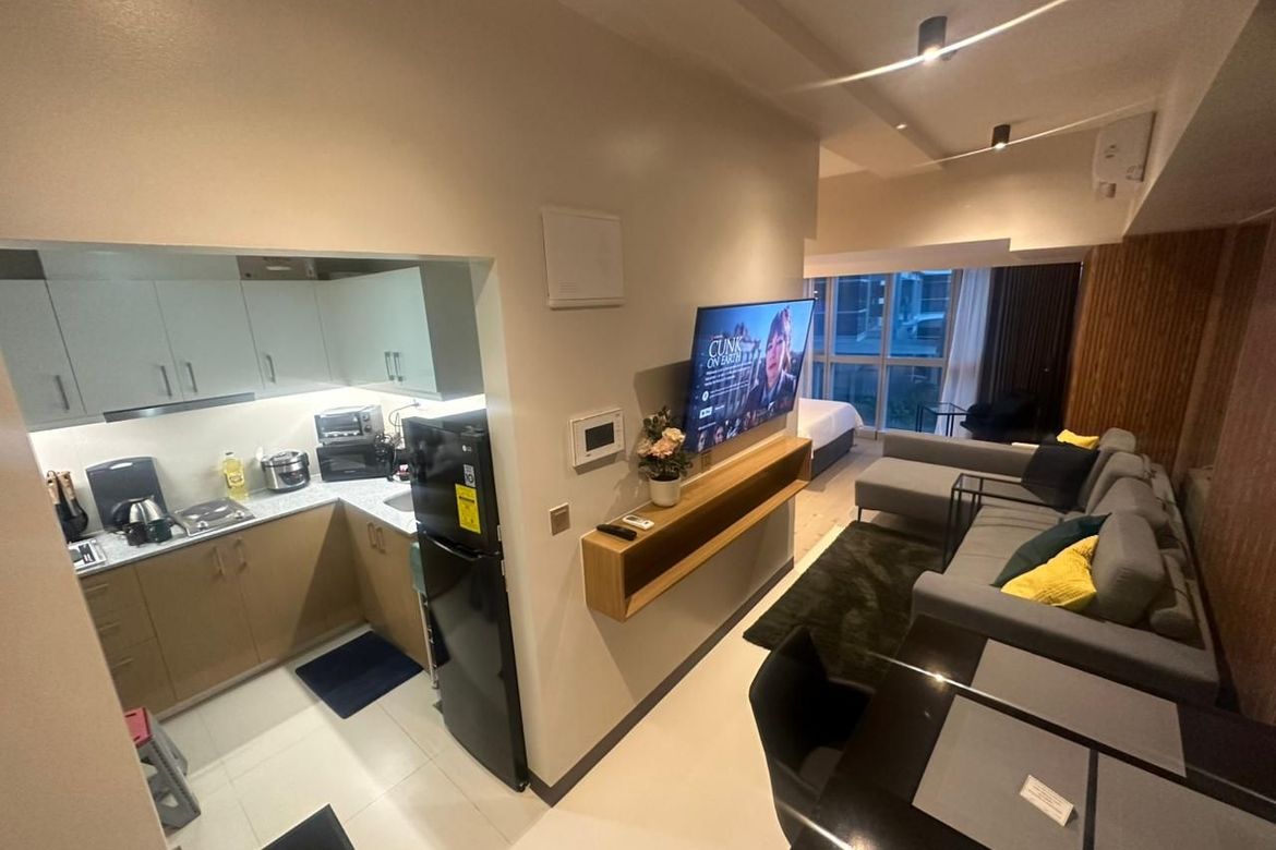1 Bedroom Condo for Sale in Uptown Parksuites, BGC, Taguig – photo 2