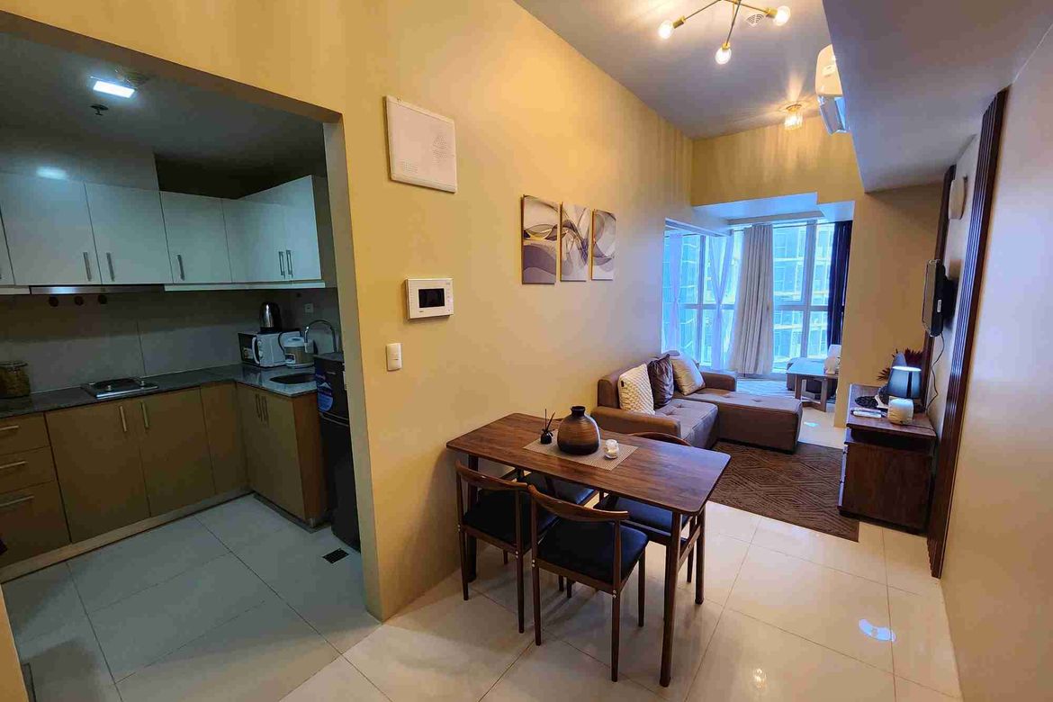 1 Bedroom Condo for Sale in Uptown Parksuites, BGC, Taguig – photo 2
