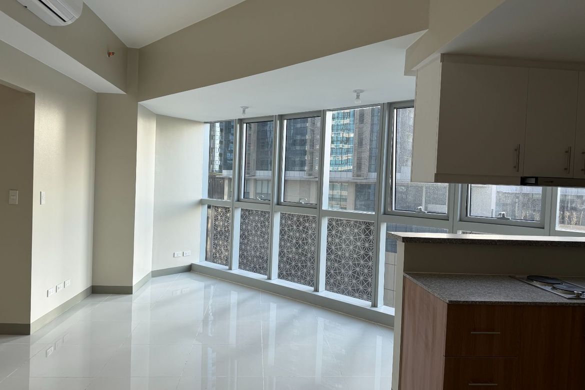 1 Bedroom Condo for Sale in Uptown Parksuites, BGC, Taguig – photo 2