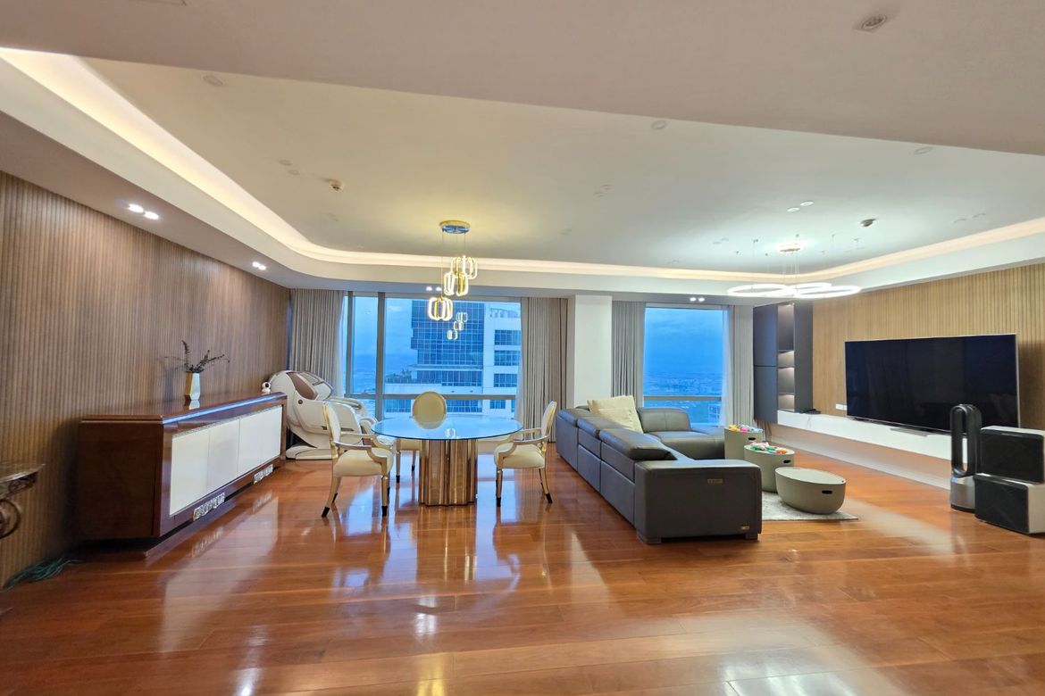 2 Bedroom Condo for Sale in BGC, Taguig