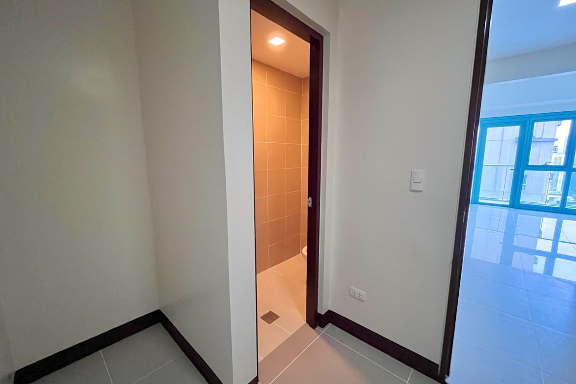 2 Bedroom Condo for Sale in BGC, Taguig – photo 6
