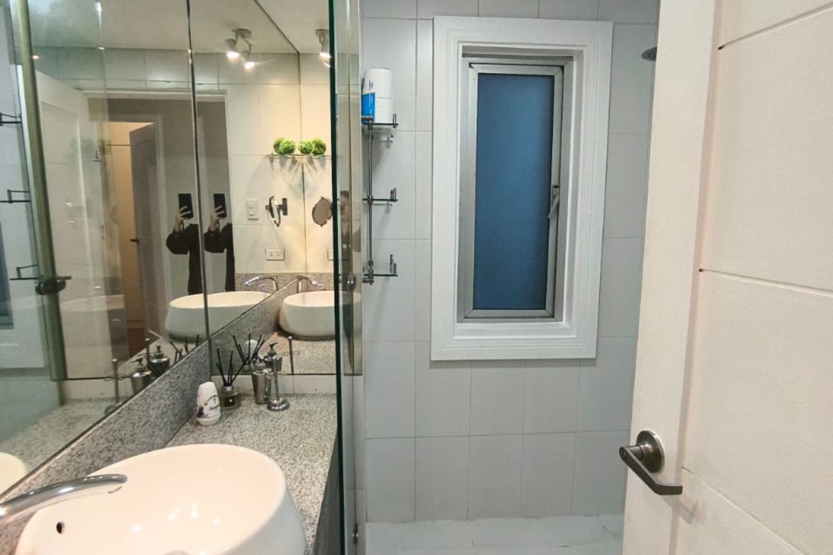 2 Bedroom Condo for Sale in BLUE SAPPHIRE RESIDENCES, BGC, Taguig – photo 6