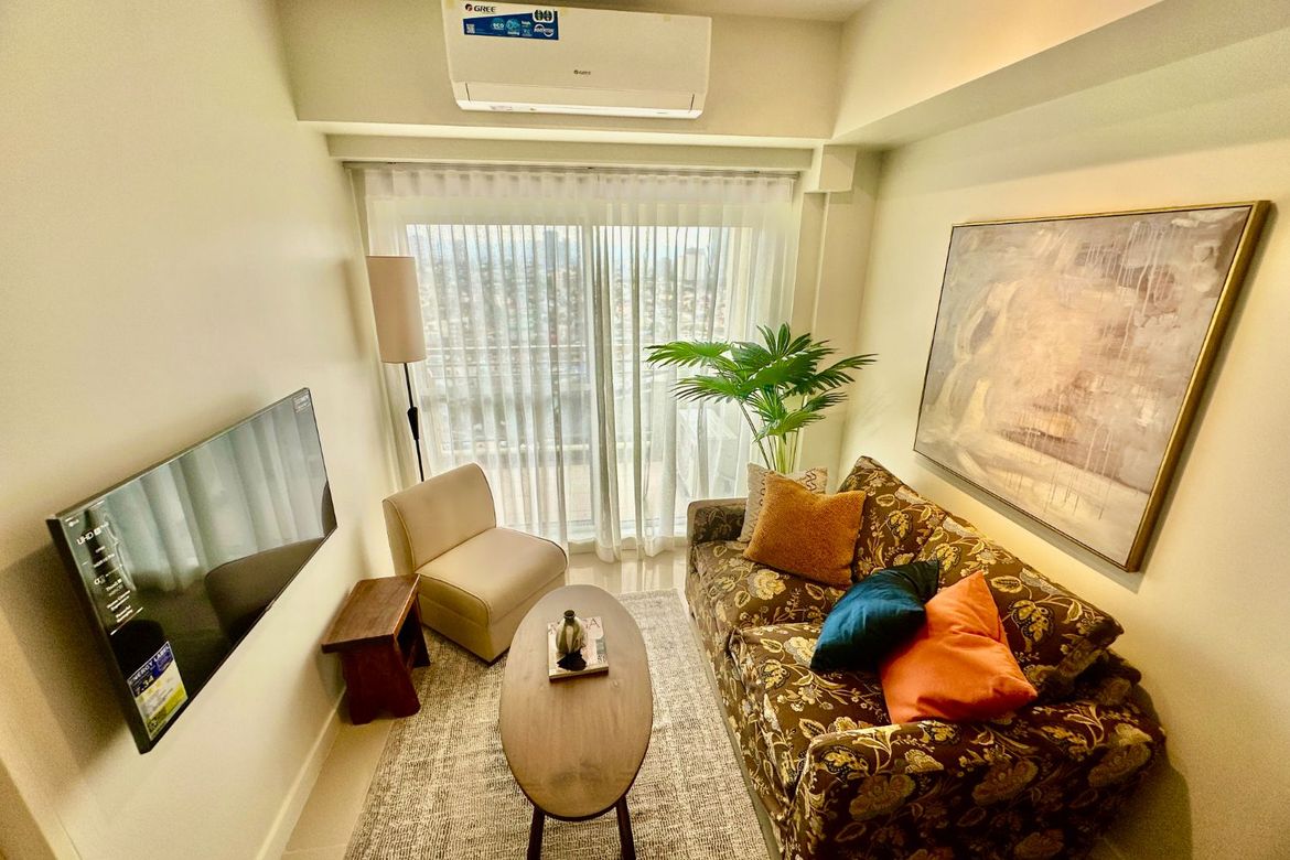 2 Bedroom Condo for Sale in Brio Tower, Guadalupe Viejo, Makati City near MRT-3 Guadalupe