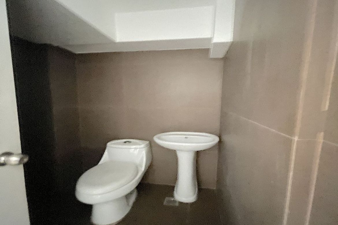 2 Bedroom Condo for Sale in Fort Victoria, BGC, Taguig