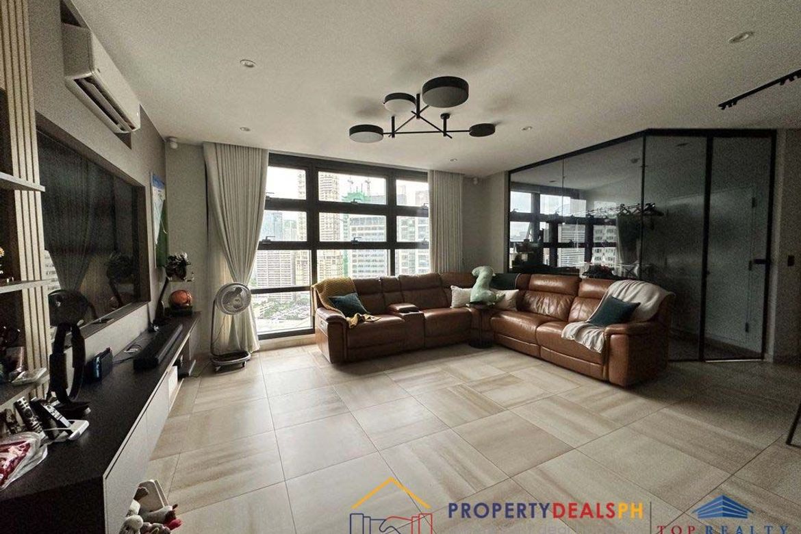 2 Bedroom Condo for Sale in Garden Towers, San Lorenzo, Makati City near MRT-3 Ayala – photo 6