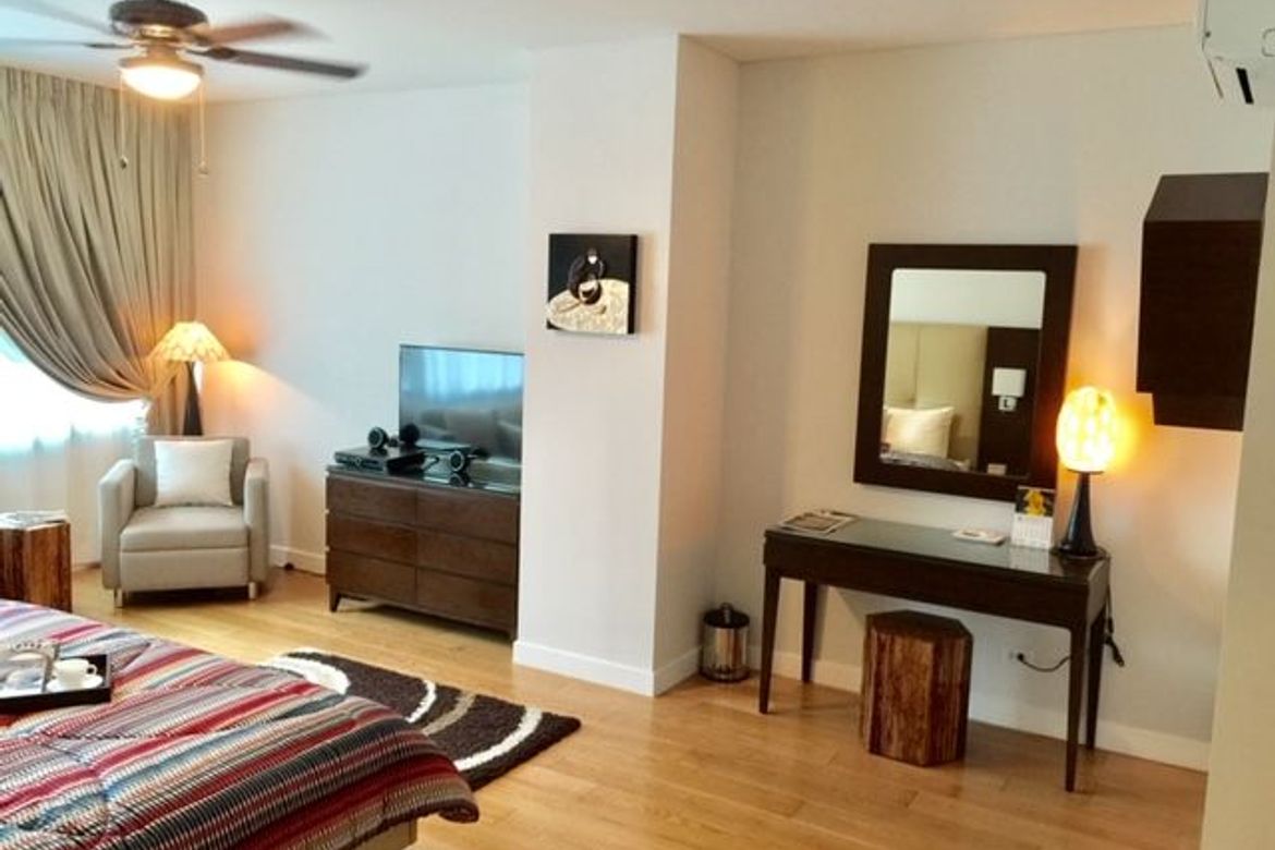 2 Bedroom Condo for Sale in Park Terraces, San Lorenzo, Makati City near MRT-3 Ayala – photo 13