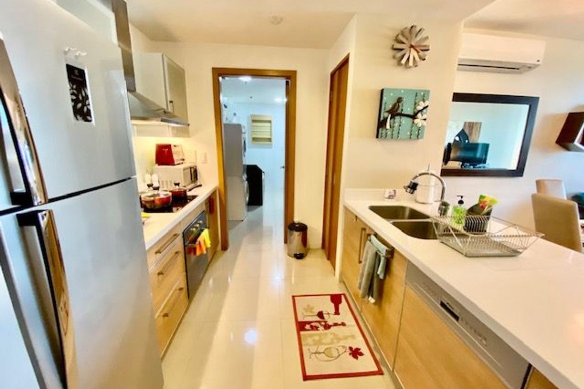 2 Bedroom Condo for Sale in Park Terraces, San Lorenzo, Makati City near MRT-3 Ayala – photo 5