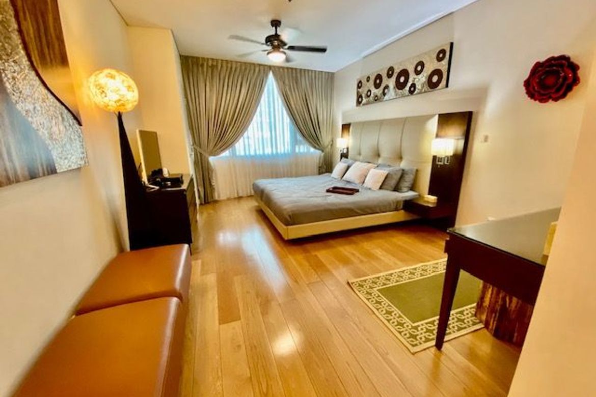 2 Bedroom Condo for Sale in Park Terraces, San Lorenzo, Makati City near MRT-3 Ayala – photo 11