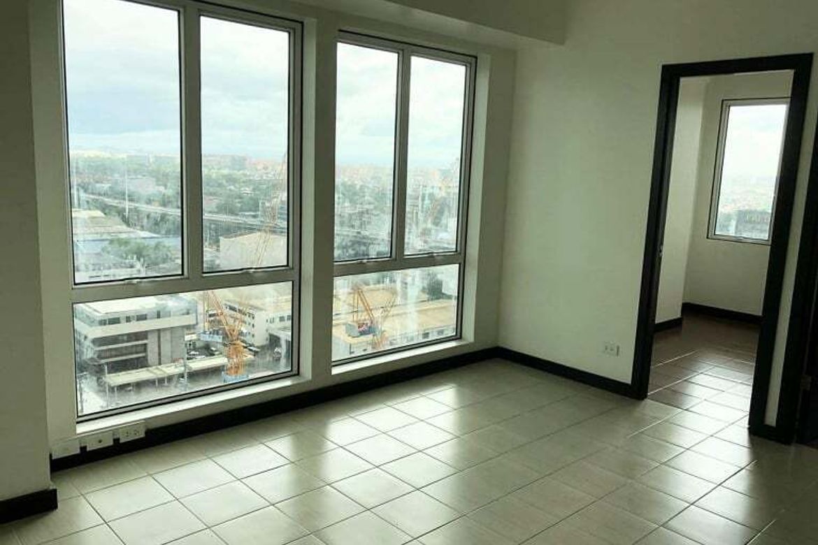 2 Bedroom Condo for Sale in San Lorenzo Place, Bangkal, Makati City near MRT-3 Magallanes – photo 2