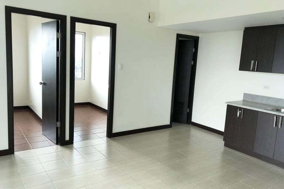 2 Bedroom Condo for Sale in San Lorenzo Place, Bangkal, Makati City near MRT-3 Magallanes – photo 8