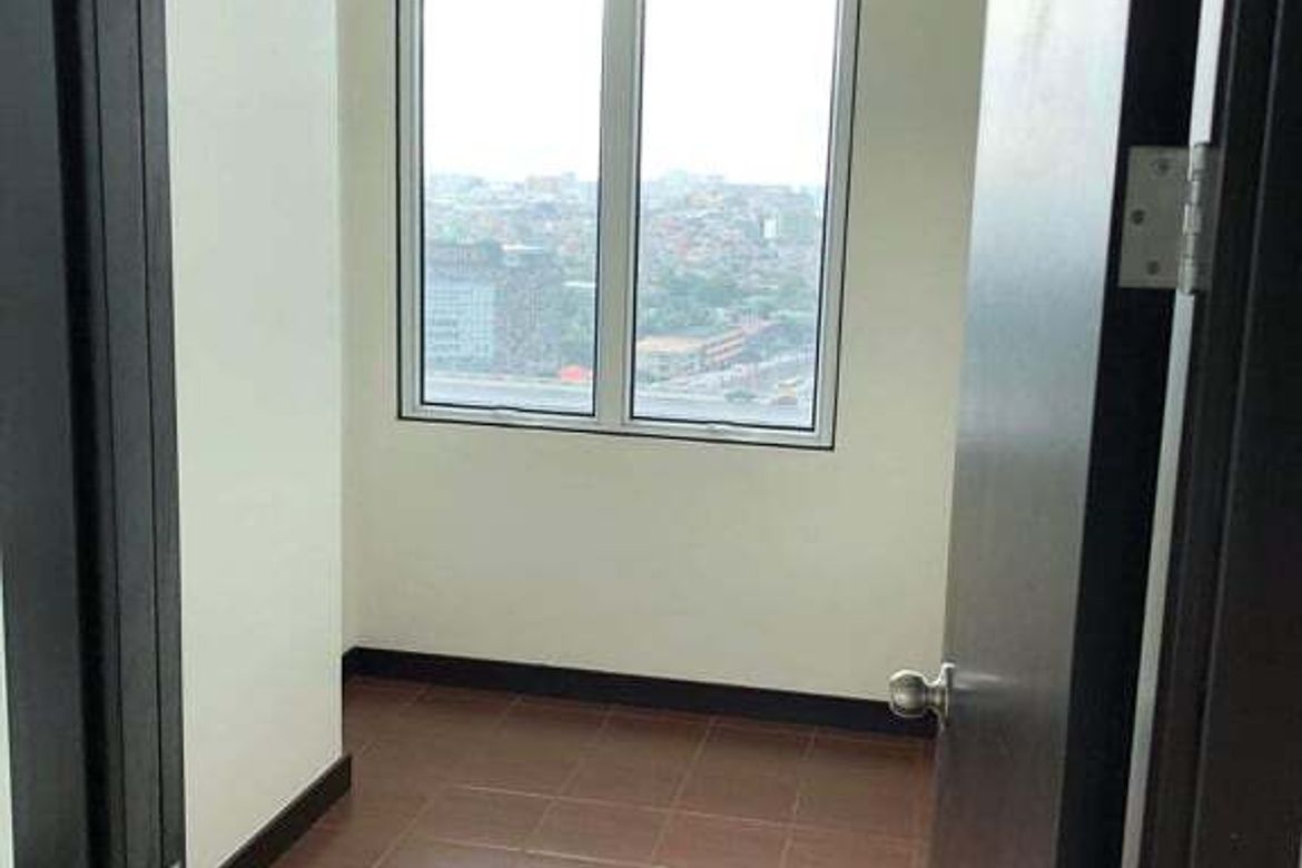 2 Bedroom Condo for Sale in San Lorenzo Place, Bangkal, Makati City near MRT-3 Magallanes – photo 10