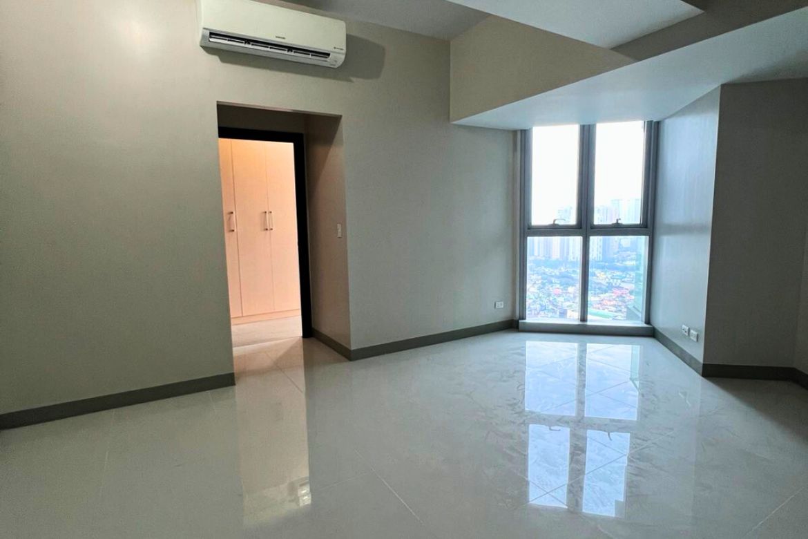 2 Bedroom Condo for Sale in Uptown Parksuites, BGC, Taguig – photo 2