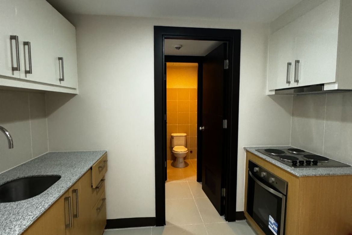 2 Bedroom Condo for Sale in Uptown Parksuites, BGC, Taguig – photo 3