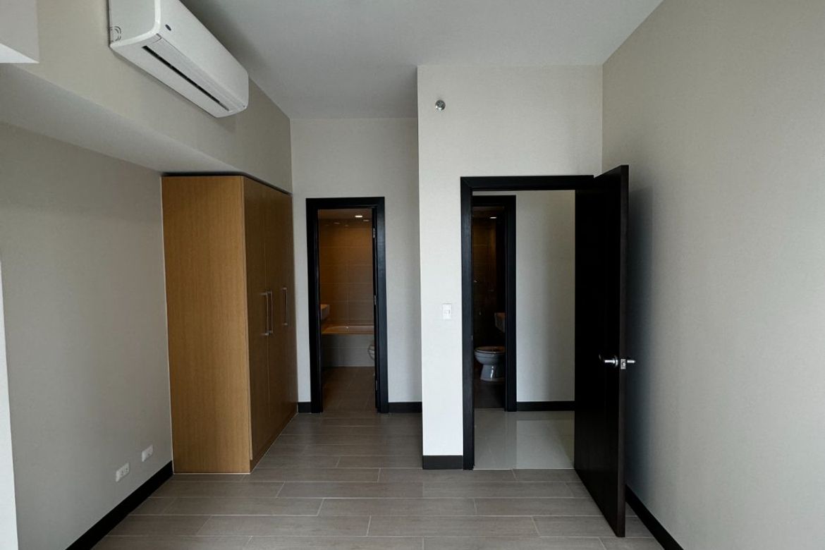 2 Bedroom Condo for Sale in Uptown Parksuites, BGC, Taguig – photo 7