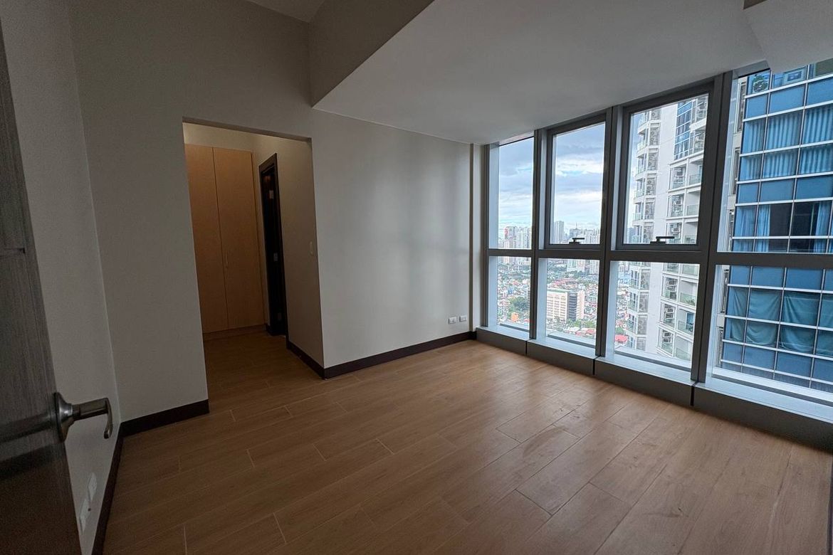 2 Bedroom Condo for Sale in Uptown Parksuites, BGC, Taguig