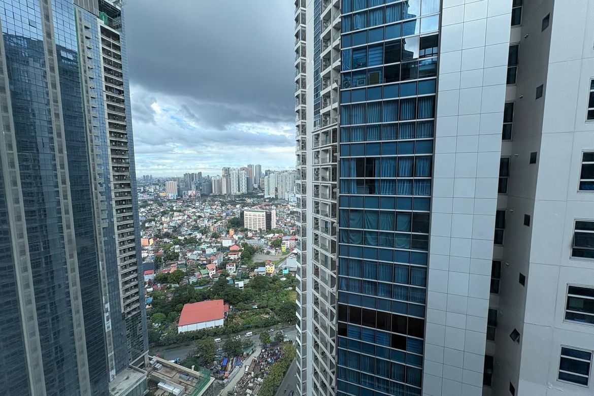 2 Bedroom Condo for Sale in Uptown Parksuites, BGC, Taguig – photo 2