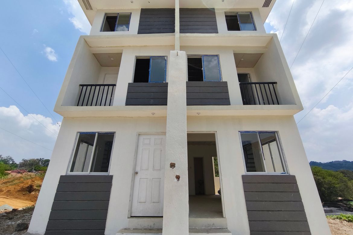2 Bedroom Townhouse for Sale in Poblacion, Teresa, Rizal