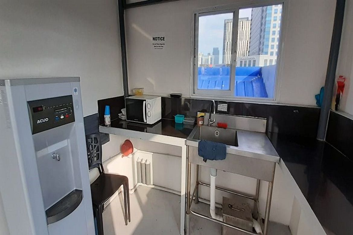 22 Bedroom Apartment for Sale in Pitogo, Makati City near MRT-3 Buendia – photo 2