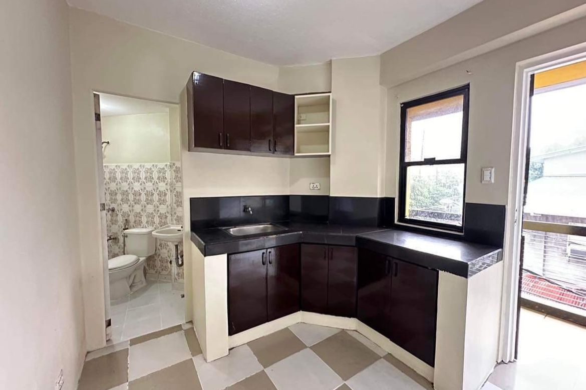 23 Bedroom Shophouse for Sale in Bangkal, Makati City near MRT-3 Magallanes – photo 4