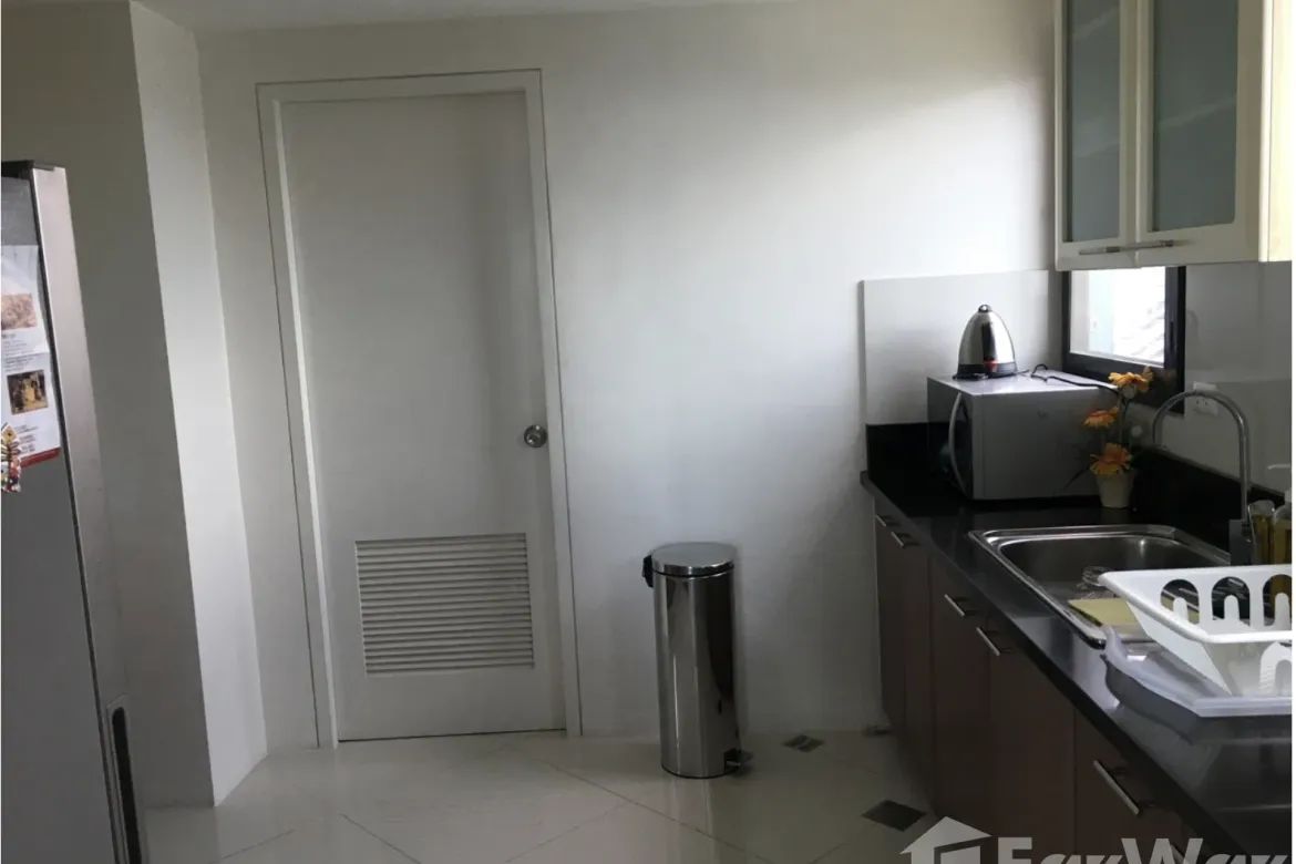 3 Bedroom Condo for Sale in 8 Forbestown Centre, BGC, Taguig – photo 10