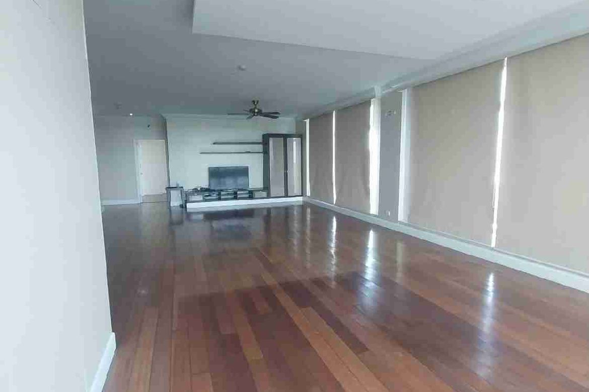 3 Bedroom Condo for Sale in One Roxas Triangle Tower, Urdaneta, Makati City near MRT-3 Buendia – photo 8