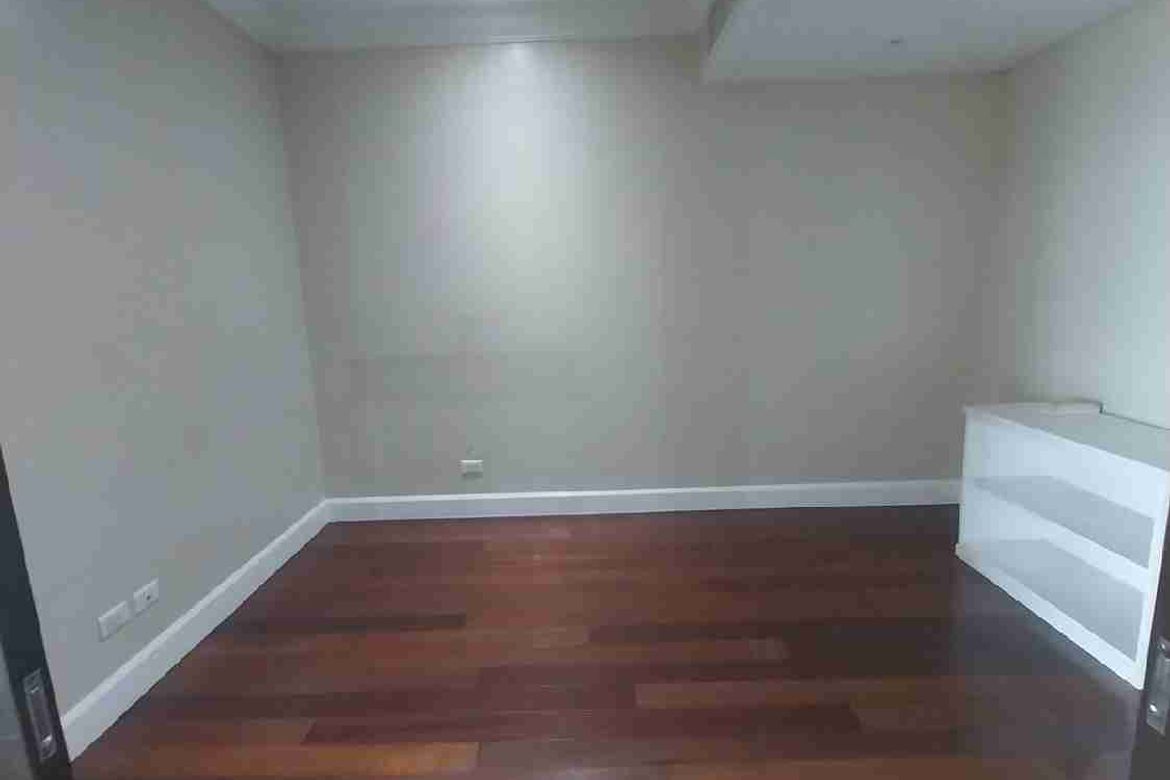 3 Bedroom Condo for Sale in One Roxas Triangle Tower, Urdaneta, Makati City near MRT-3 Buendia – photo 9