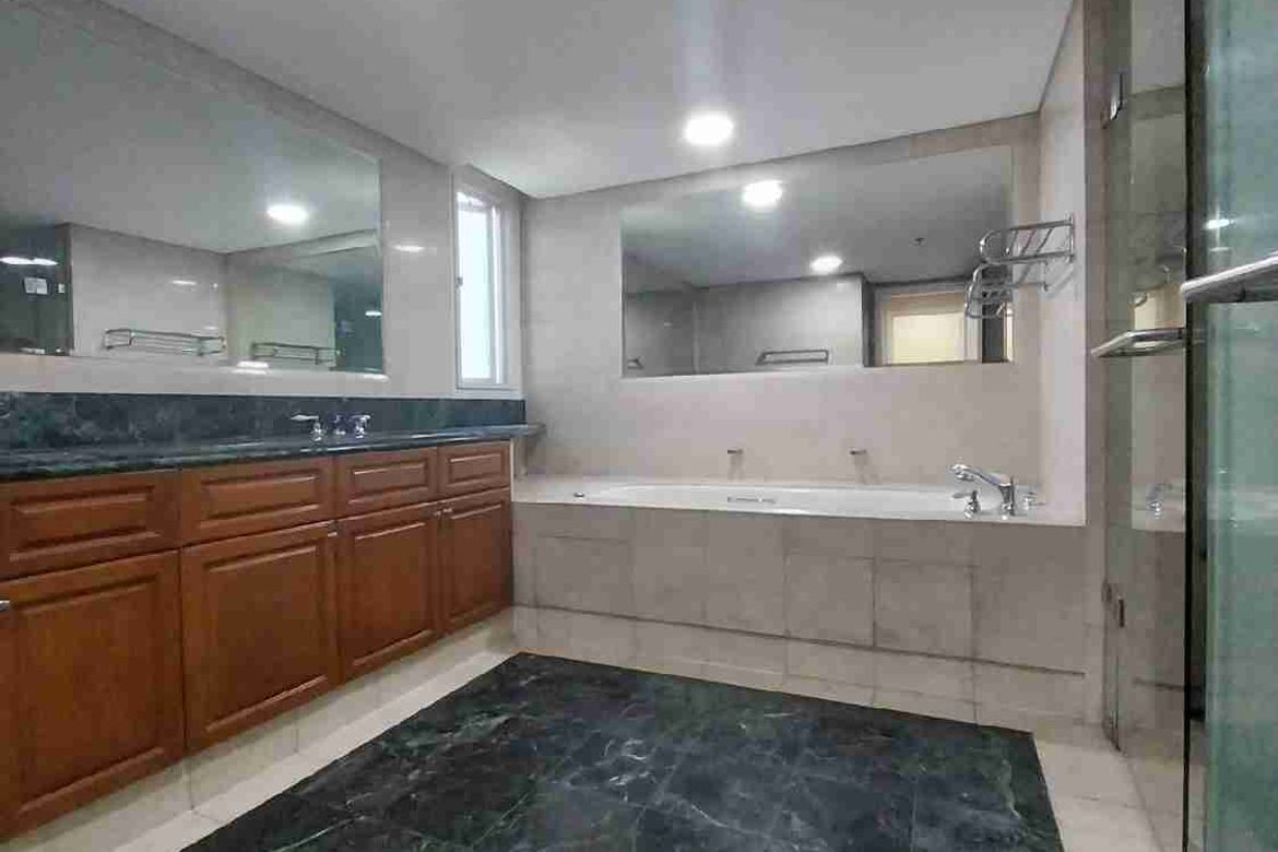 3 Bedroom Condo for Sale in One Roxas Triangle Tower, Urdaneta, Makati City near MRT-3 Buendia – photo 16