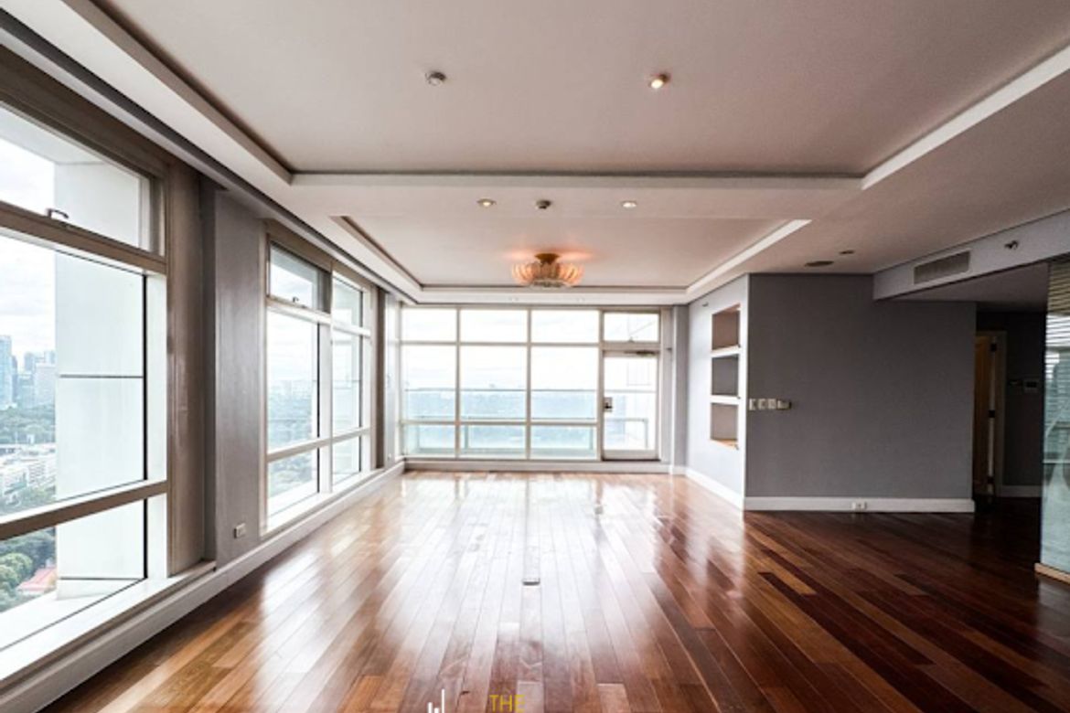 3 Bedroom Condo for Sale in One Roxas Triangle Tower, Urdaneta, Makati City near MRT-3 Buendia