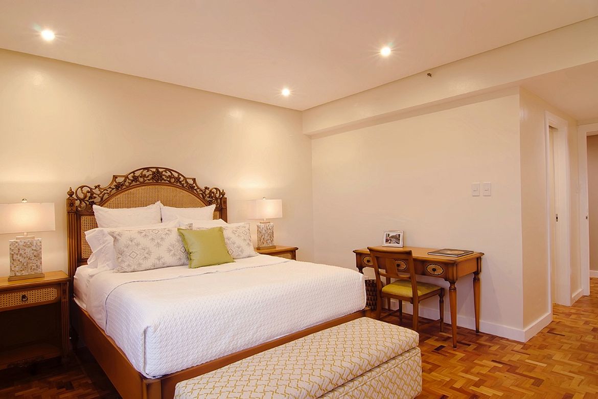 3 Bedroom Condo for Sale in Pacific Plaza Condominium, Urdaneta, Makati City near MRT-3 Ayala – photo 6