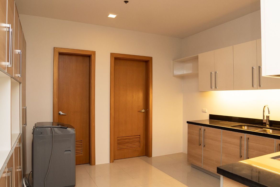 3 Bedroom Condo for Sale in Park Terraces, San Lorenzo, Makati City near MRT-3 Ayala – photo 4