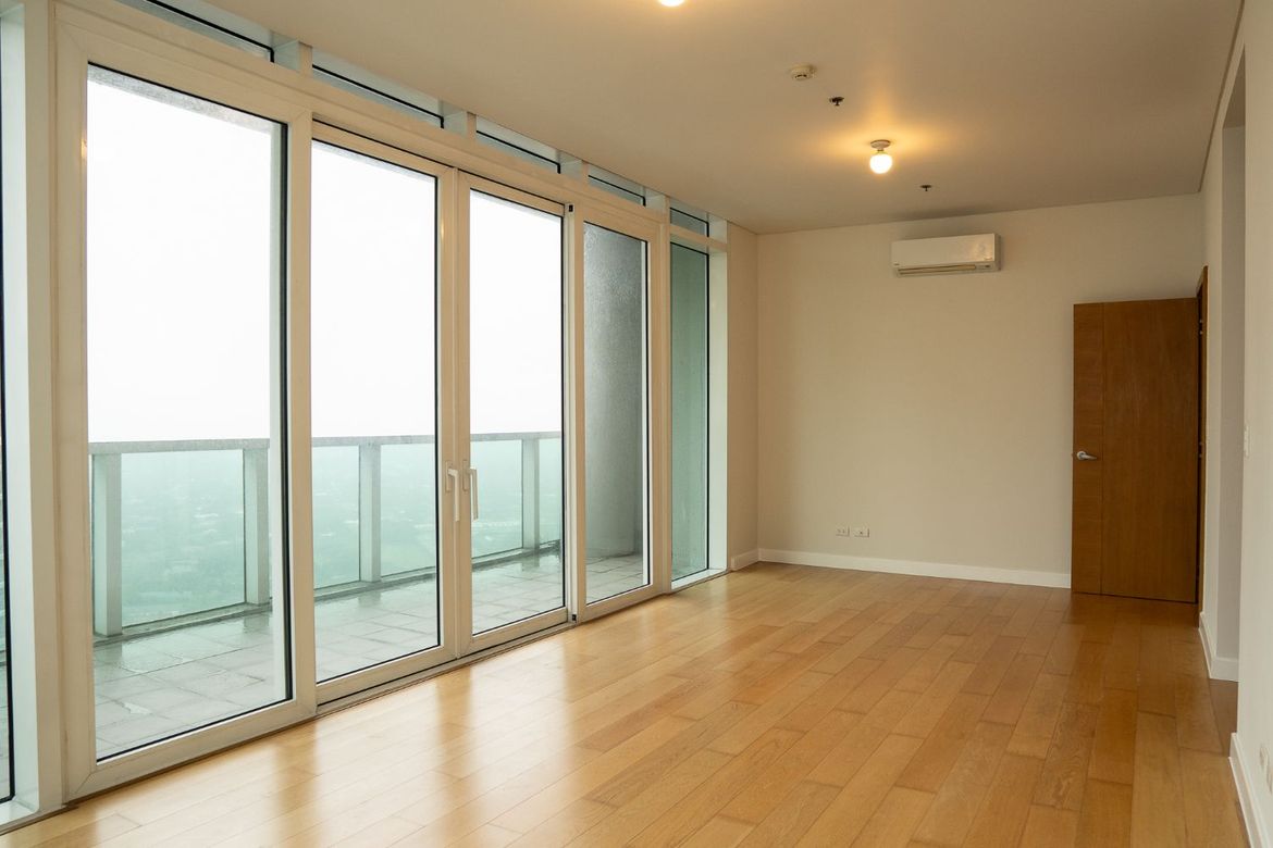 3 Bedroom Condo for Sale in Park Terraces, San Lorenzo, Makati City near MRT-3 Ayala – photo 8