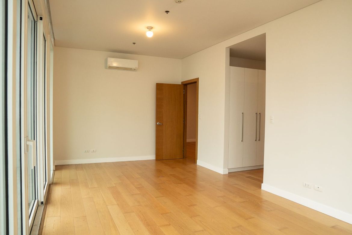 3 Bedroom Condo for Sale in Park Terraces, San Lorenzo, Makati City near MRT-3 Ayala – photo 10
