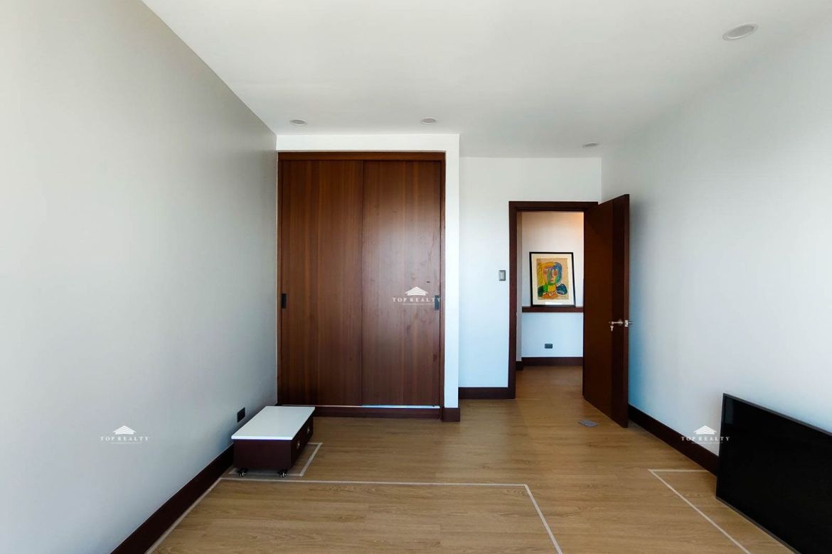 3 Bedroom Condo for Sale in Pio Del Pilar, Makati City – photo 6