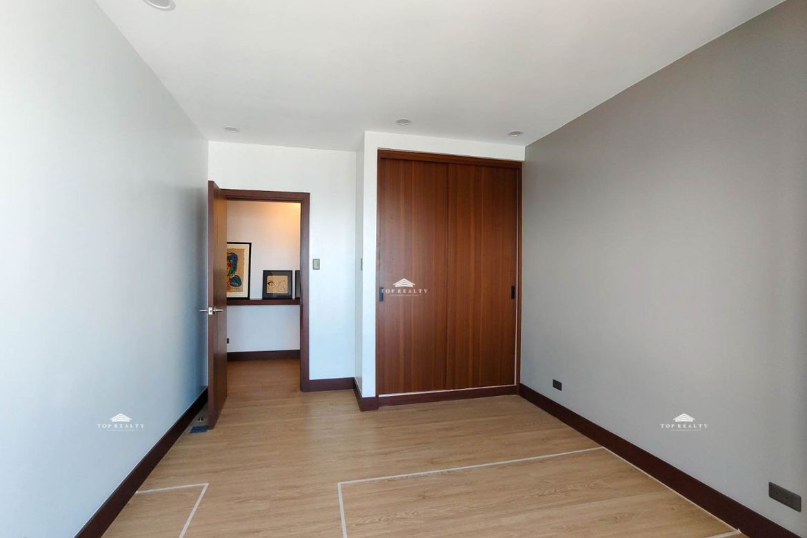 3 Bedroom Condo for Sale in Pio Del Pilar, Makati City – photo 10