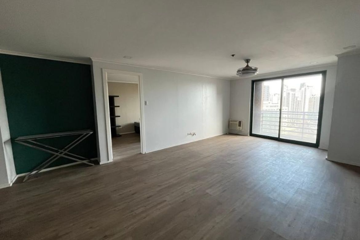 3 Bedroom Condo for Sale in Pio Del Pilar, Makati City