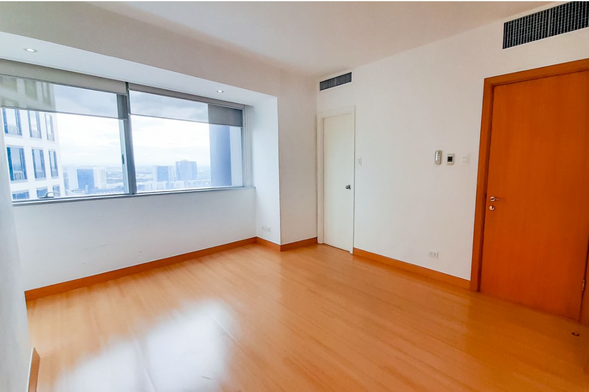3 Bedroom Condo for Sale in Regent Parkway, BGC, Taguig – photo 6