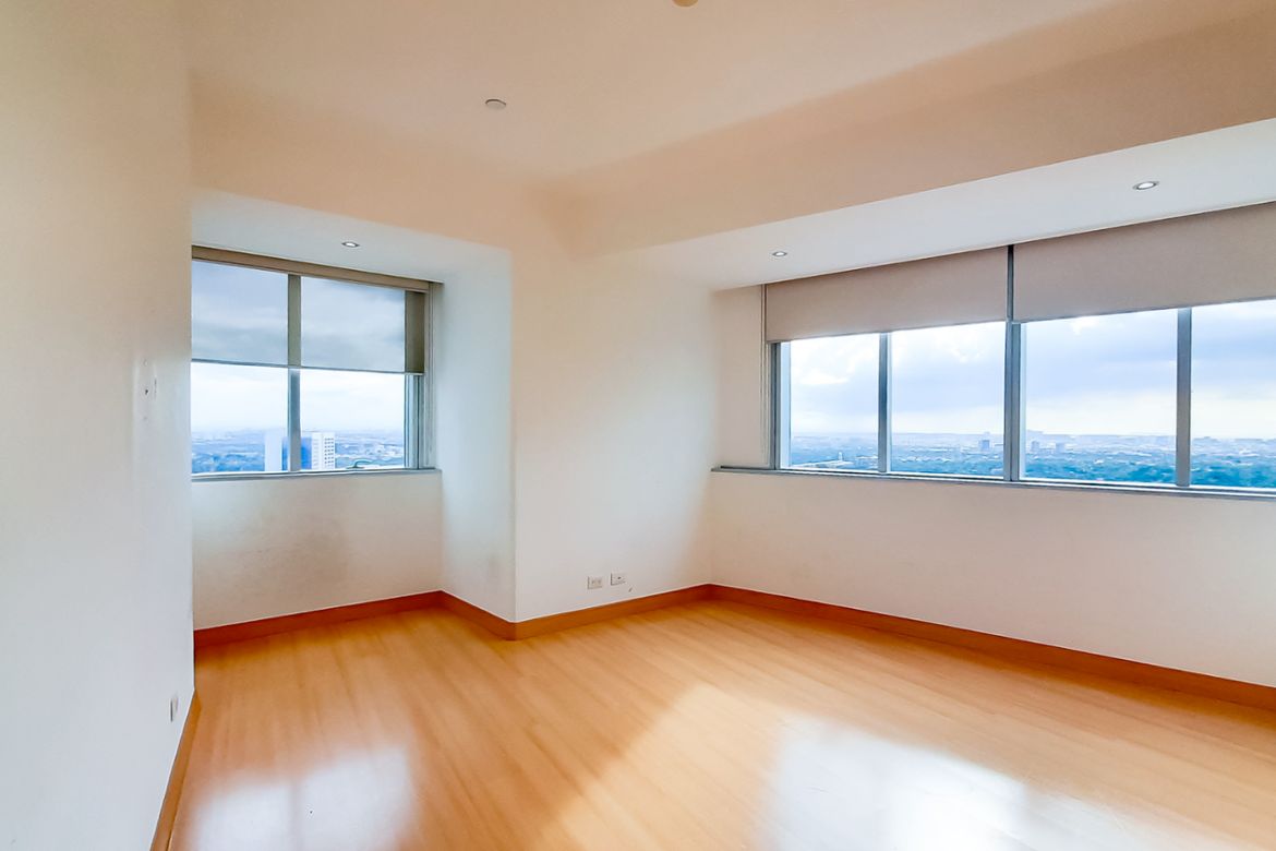 3 Bedroom Condo for Sale in Regent Parkway, BGC, Taguig – photo 7