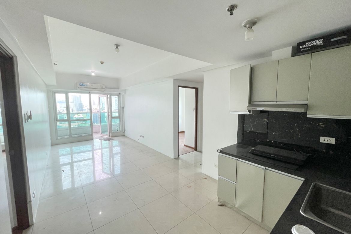 3 Bedroom Condo for Sale in The Beacon, Bangkal, Makati City near MRT-3 Magallanes
