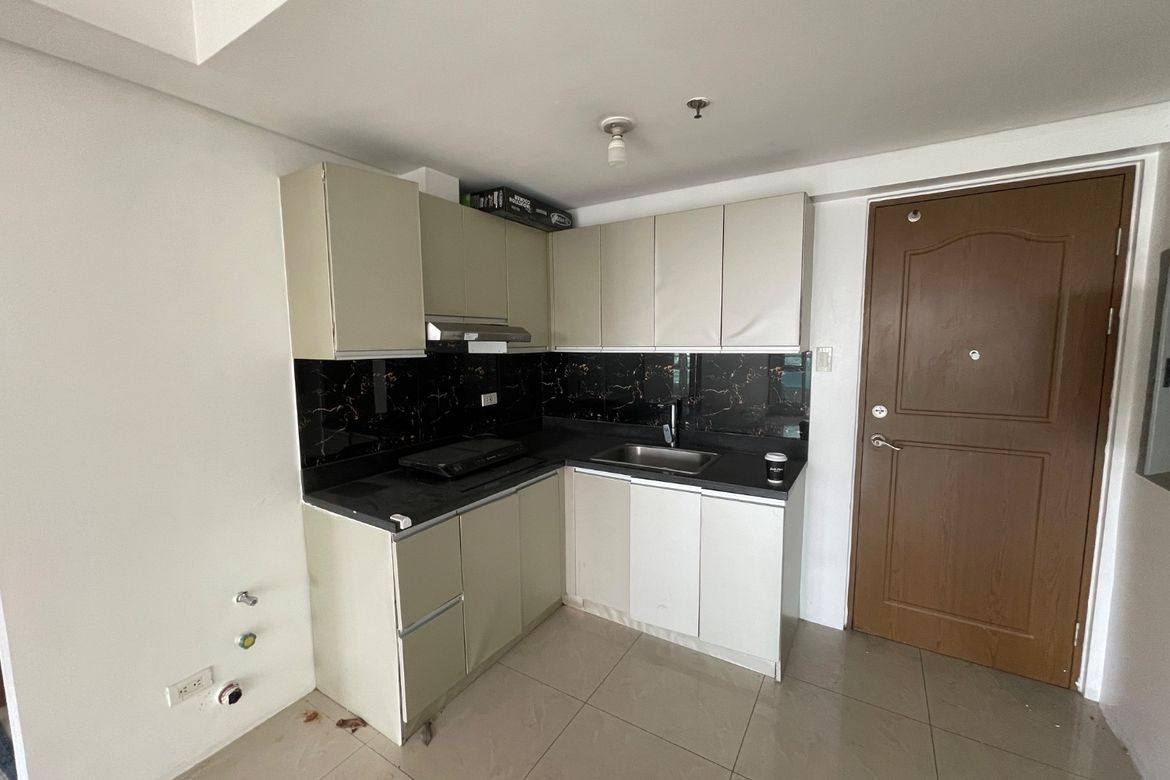 3 Bedroom Condo for Sale in The Beacon, Bangkal, Makati City near MRT-3 Magallanes – photo 2