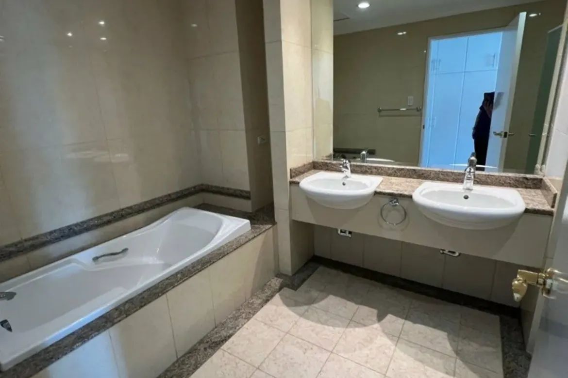 3 Bedroom Condo for Sale in THE SHANG GRAND TOWER, San Lorenzo, Makati City near MRT-3 Ayala
