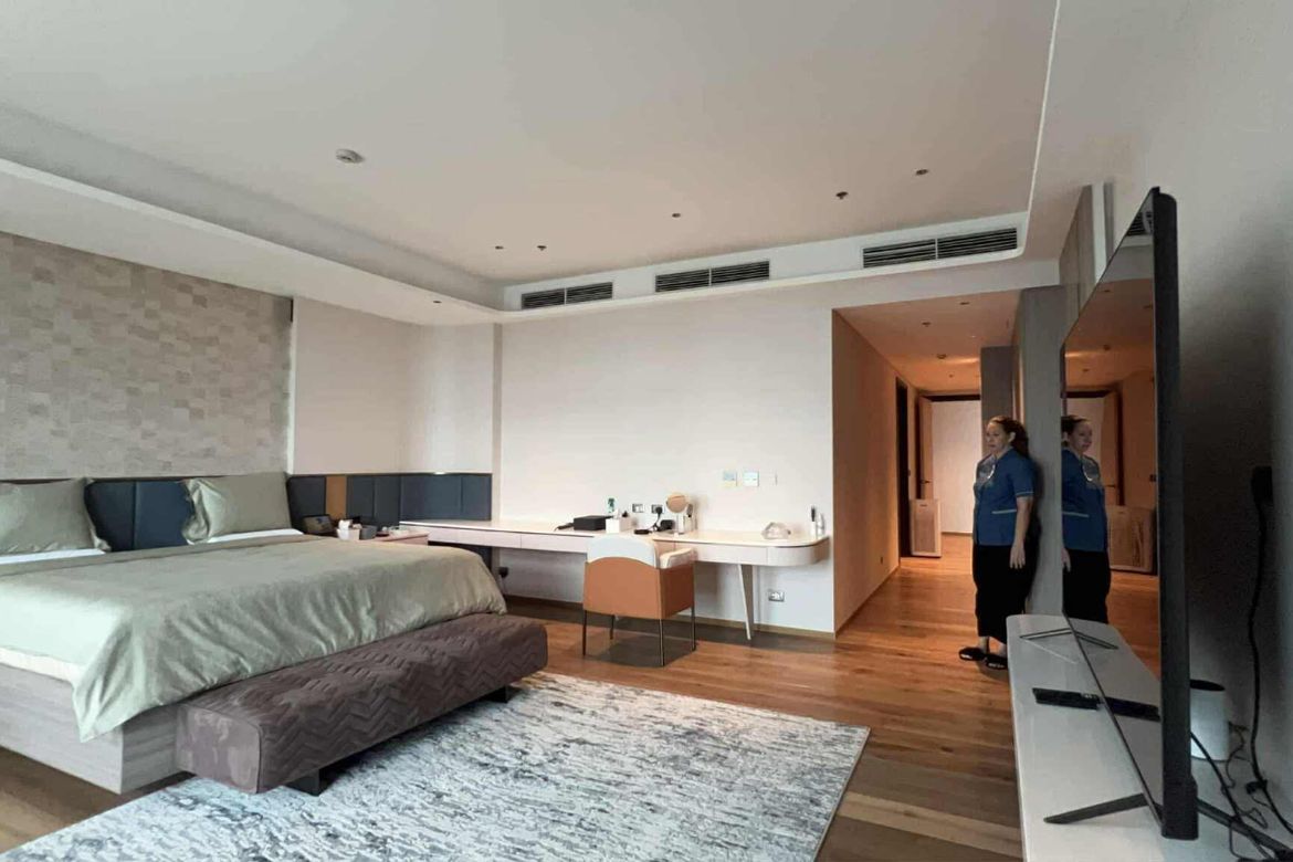 3 Bedroom Condo for Sale in Two Roxas Triangle, Urdaneta, Makati City near MRT-3 Buendia – photo 3