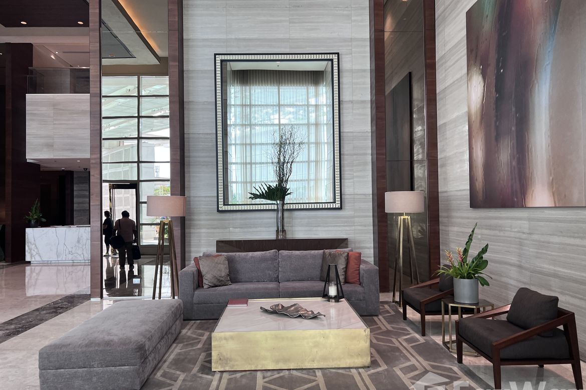 3 Bedroom Condo for Sale in Two Roxas Triangle, Urdaneta, Makati City near MRT-3 Buendia