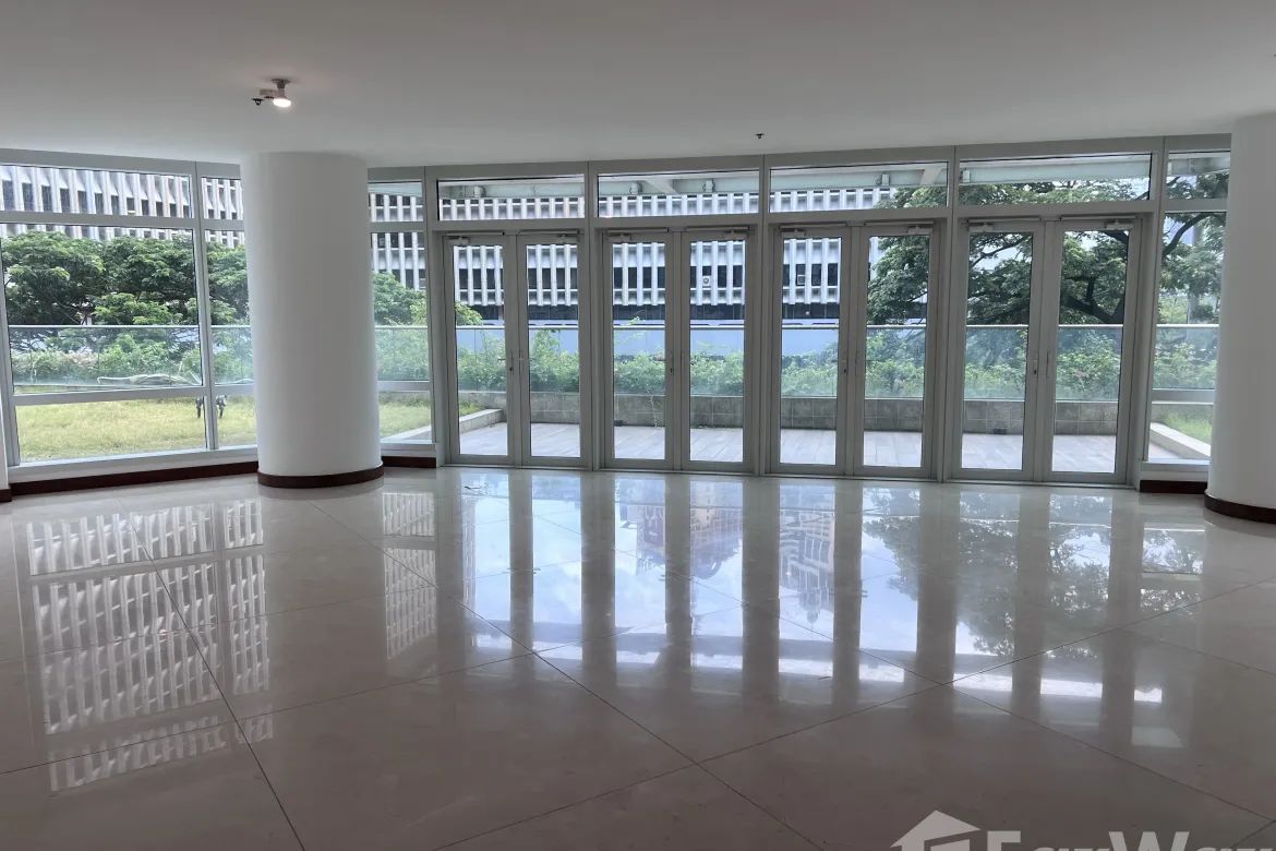 3 Bedroom Condo for Sale in Two Roxas Triangle, Urdaneta, Makati City near MRT-3 Buendia – photo 3